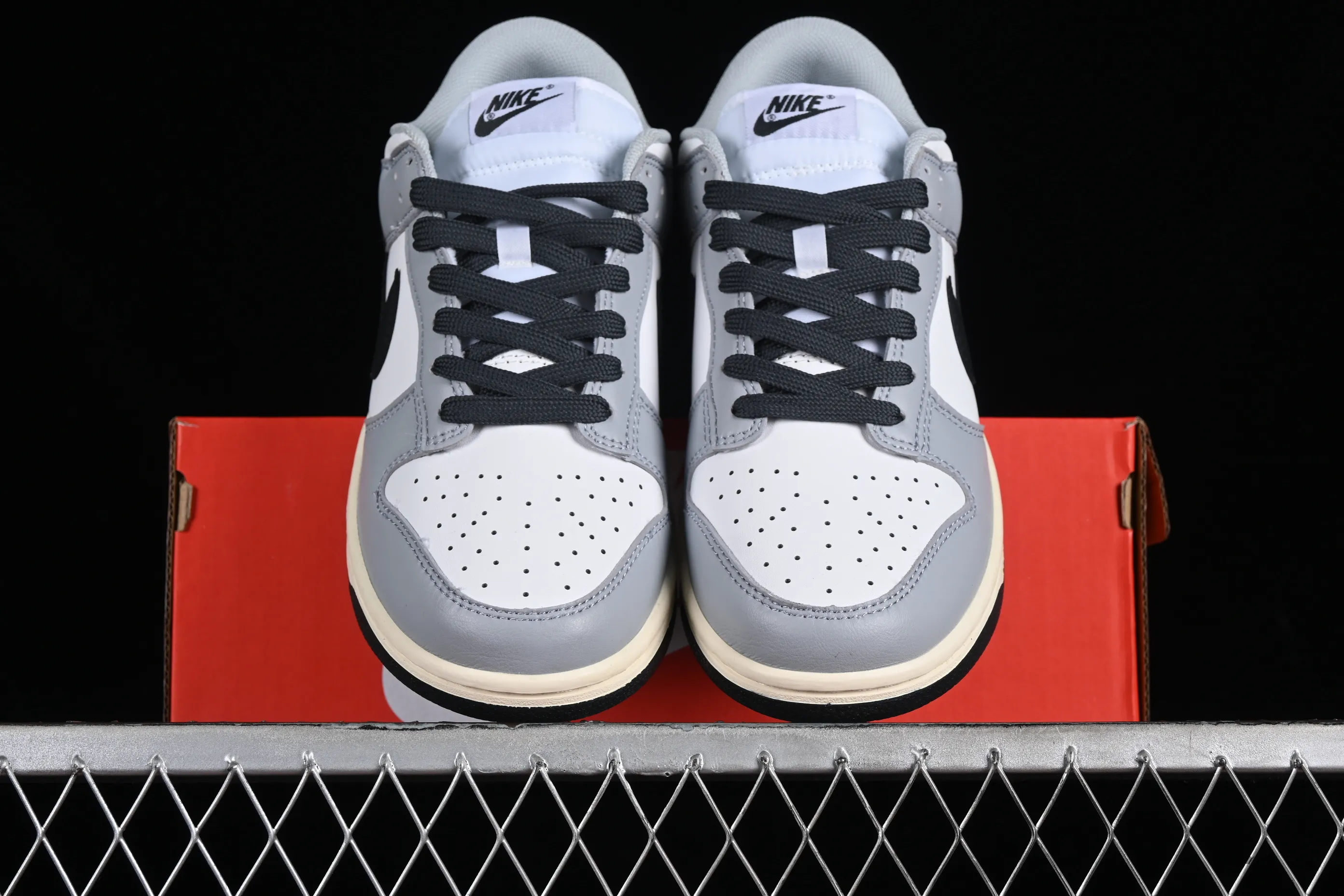 All Categories Nk SB Dunk Series Nk SB Dunk Low Low-top Sneakers Special Price Nk Dunk Low "Light Smoke Grey" White Gray SB Low-top Sports and Leisure Sneakers DD1503-117